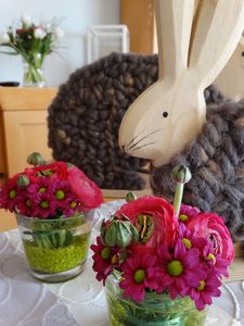 Gestalten Sie das Osterfest mit frischen Blüten und Frühlingspflanzen ...